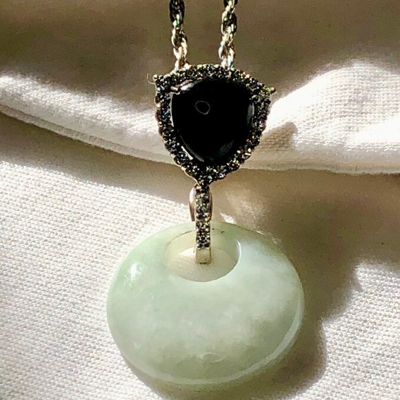 SALE Beautiful Jade necklace - Picture 4 of 16